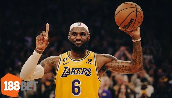 LeBron James vẫn là một trong những nhân tố chính đang "gồng gánh" Lakers