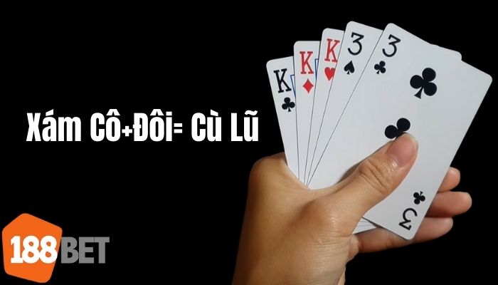Bài cù lũ trong mậu binh gồm một bộ ba giống nhau (sám cô) kết hợp cùng một đôi, ví dụ: ba lá 3 và hai lá K.
